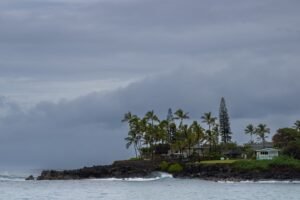 Hawaii storms have caused $1bn in damage, governor says