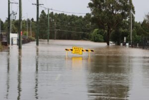 Thousands evacuated as Hawaii faces worst flooding in 20 years