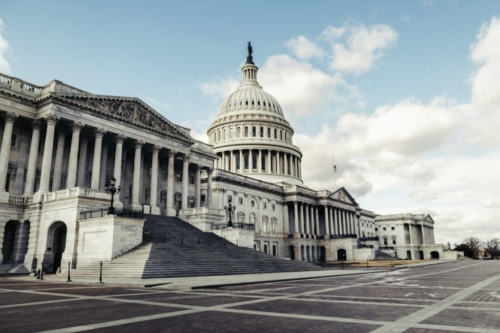 KFF Poll Finds Democrats Lead on Healthcare Cost Confidence